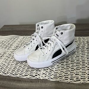 Puma Women’s Kaia 2.0 Mid Sneakers